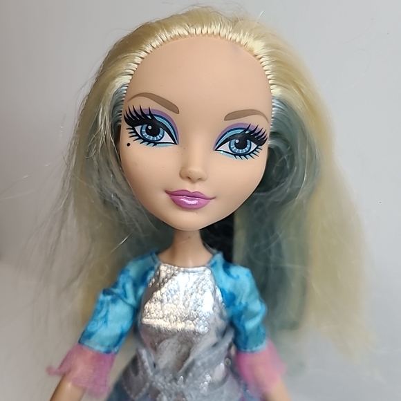 Ever After High Darling Charming Doll - Picture 4 of 9
